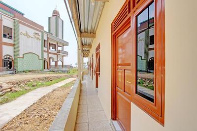 SPOT ON 92930 Syifa Guest House Syariah