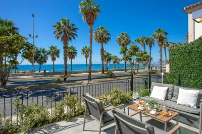 Malagueta Beach Front Luxury Apartment by Rent Me