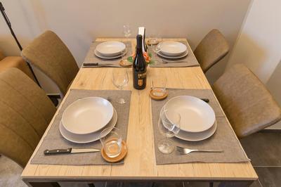 Modern & Bright 2 bedroom Flat 50m from M4 Stop