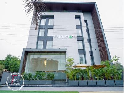 Saltstayz Select - Golf Course Road & Sector 57