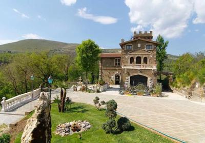 Prestigioso Casale Castello Alma