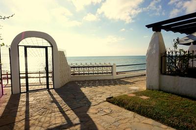 Apartamento mediterráneo en primera línea de playa