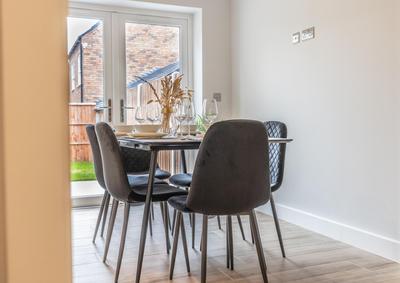 4 Bed House in Coventry City Centre, by ARP HOMES, Driveway & Garage, Big Garden, Ideal for Contractors, Families and Long Stays