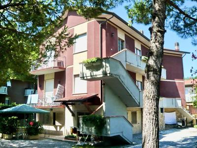 ISA- Holiday Home Il Pontile in Marina di Massa, apartments with private outdoor area, just 400 meters from the beach