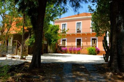 Villa Bonaccorso - antica e maestosa villa con piscina ai piedi dell'Etna