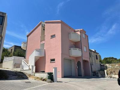 Villa Apricot