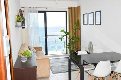 F8 1 Seaview room, Living and bathroom shared , StJulians