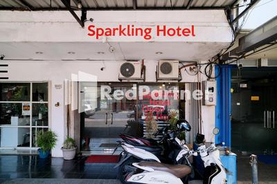 RedDoorz at Sparkling Hotel near Stasiun Gubeng Surabaya