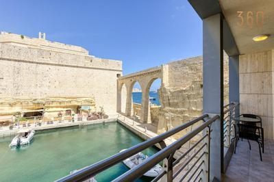 Beautiful, spacious 3BR home with beautiful views by 360 Estates