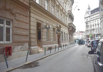 Yes, yes! lovely apartment good amenities Budapest center