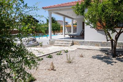 Avli Guest House