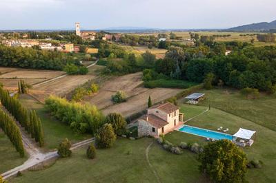 Il Conte, Traditional Tuscany 3 bedrooms Luxury Farmhouse Villa with Private Pool and SPA in Orentano