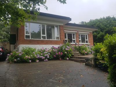 Casa Lekutxoa con amplio jardín cerca de San Sebastián