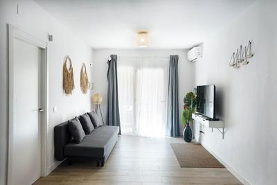 Playa, piscina y relax en este coqueto apartamento en Nerja