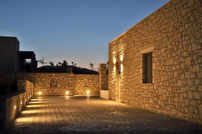 Sternes Tropicana Executive Villa with pool, by Comfortbnb