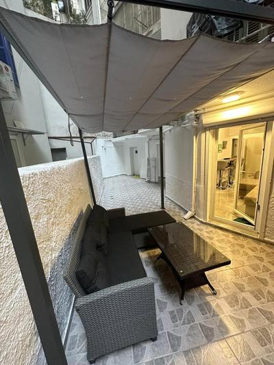 Comfy studio near White Tower