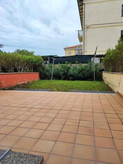 Bilocale con ampio giardino