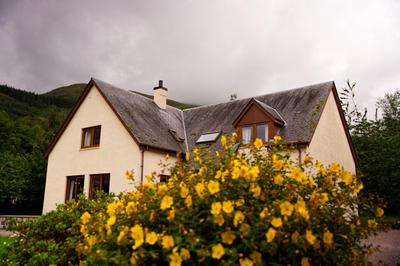 Woodlands House with Hot Tub