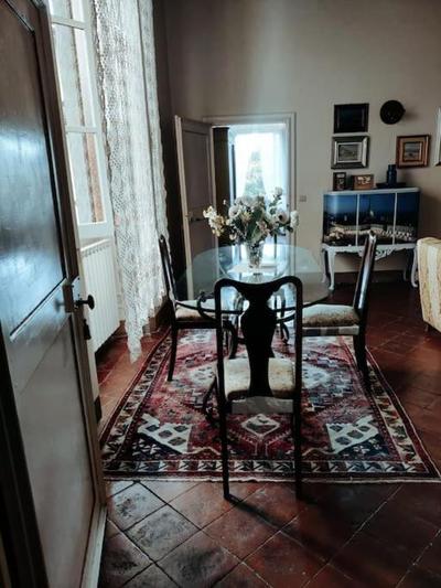 Nel borgo con vista castello