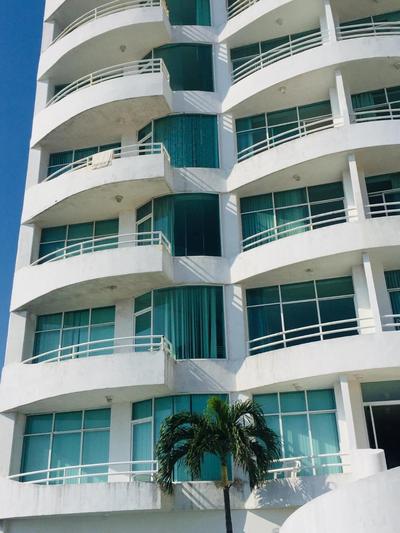 Apartamento vista al mar