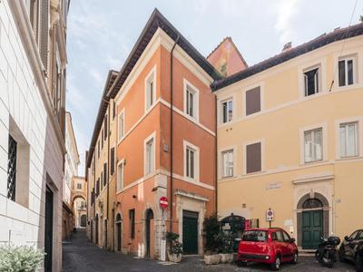 The Best Rent - Two-bedroom apartment with terrace near Trevi Fountain