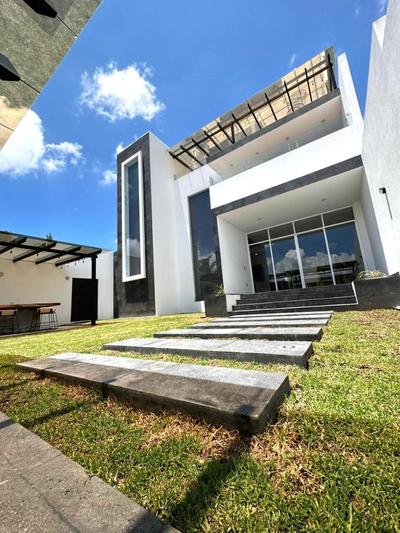 Residencia San Nicolás by Rotamundos