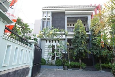 OYO Life 93045 Kost Putra Bu Ketut