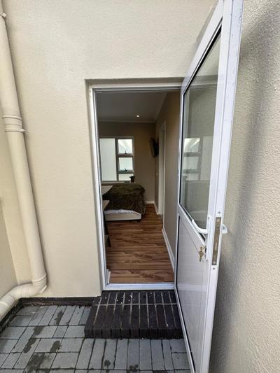 Camellia Cottage - Courtyard Room