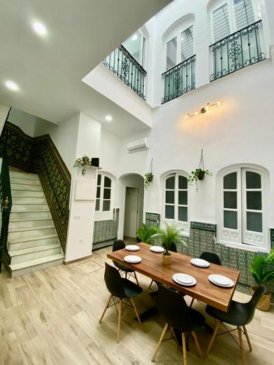 Triana Riverside Guesthouse
