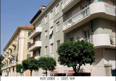 Luxurious penthouse with large sea view terraces