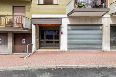 GuestHost - Kris- Mestre Bright Apartment with Parking!