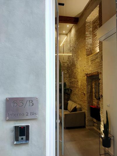 Vicolo dei Duelli Industrial Green Apartment