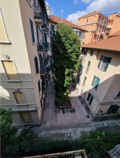 House in the city center-Casa nel centro della città