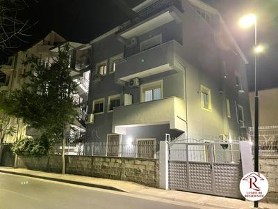 2 Bed Apartment Sleeps 4 with Free Parking