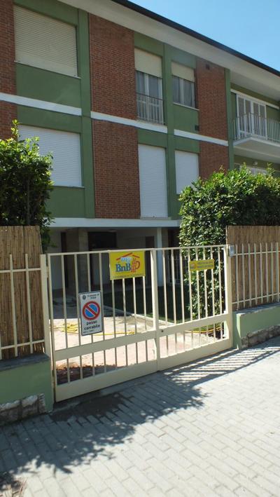 The Green Gate - Airport Guest House