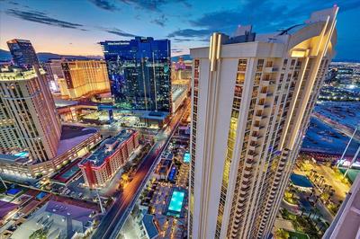 SIGNATURE MGM TOP 38th FLOOR PENTHOUSE, BEST DELUXE BALONY STRIP VIEW SUITE, NO RESORT FEE, FREE VALET, SHORTEST WALK 2 MGM