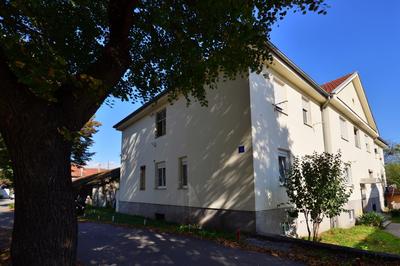 Lisinski apartment with private parking