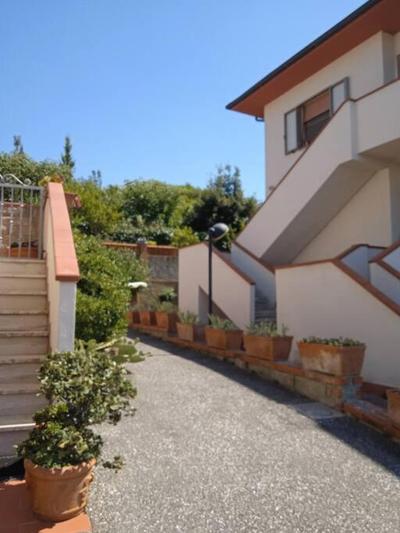 Casa in collina, vista mare.