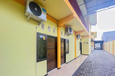 Sion Homestay Mitra RedDoorz near Terminal Kertajaya Mojokerto