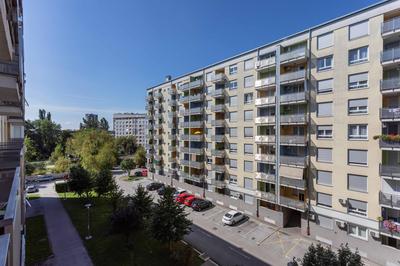 Sunny 1BDR with Balcony & Parking