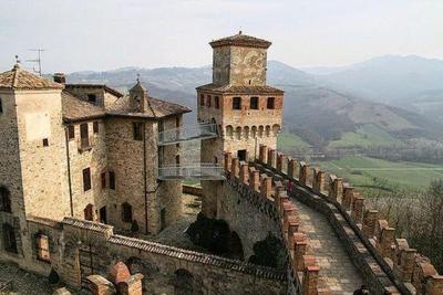 Refurbished 3 Bedroom Farmhouse in Emilia