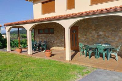 CASA AREALBA Casa con piscina muy cerca de las playas de San Xurxo y Doniños