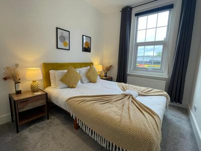 2 bed flat West Kensington/Fulham