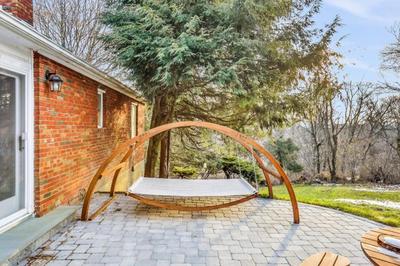 3 Bedroom Hilltop Escape with 5 Private Acres and Hot Tub