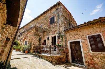INN Piazza in Montemerano, the heart of Tuscany