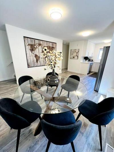 Walking distance to St Boniface, easy parking