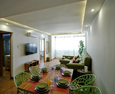 Leo Home- bright & centric 3 bedrooms apartment with private parking inside