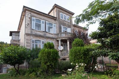 Modern apartment's at antique Villa, Castropola 8, Pula, City Center - no parking