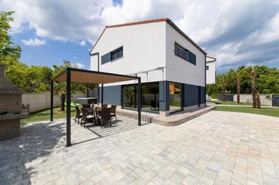 VILLA VERONIQ z bazenom & jacuzzi