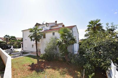 Apartments house Mai with pool Poreč